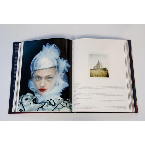 Книга «Tim Walker. Pictures» – купить по цене 10970 руб. в