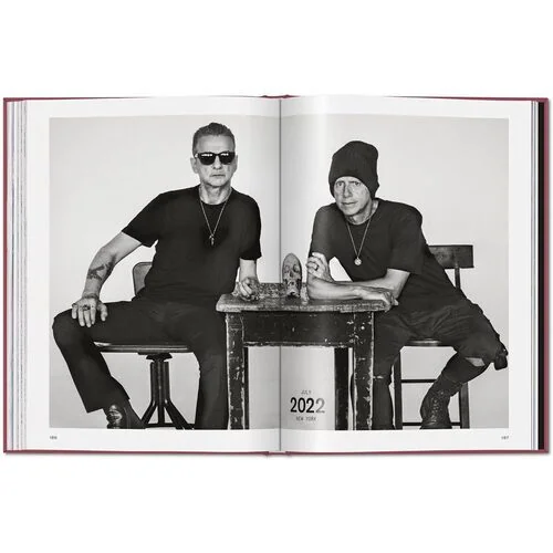 Книга «Depeche Mode by Anton Corbijn» бренда Taschen – купить по