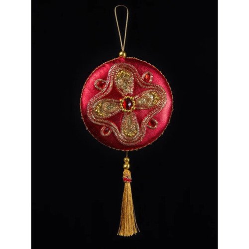Премиум елочная игрушка Медальон с кисточкой красный с золотом 15x20 см 495₽