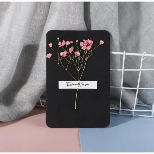 Открытка черная с розовыми сухоцветами 200₽