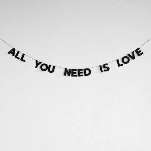 Гирлянда All you need is love 820₽