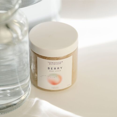 Скраб для тела Berry клубника базилик 300 гр 750₽