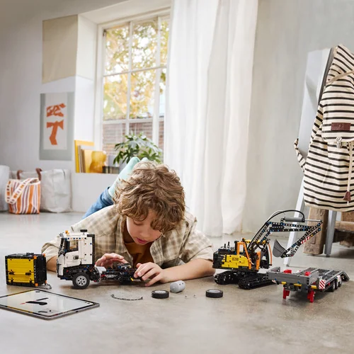 Конструктор LEGO TECHNIC 42175 Грузовик VOLVO FMX и Электрический Экскаватор EC230?