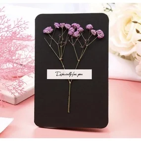 Открытка черная с сиреневыми сухоцветами