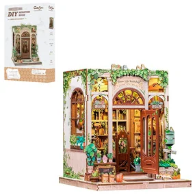 Конструктор сборный интерьерный СuteBee Книжный магазин Зелёная Жизнь, 196 деталей
